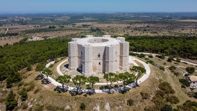 Kastil Castel del Monte: Keajaiban Arsitektur di Puglia