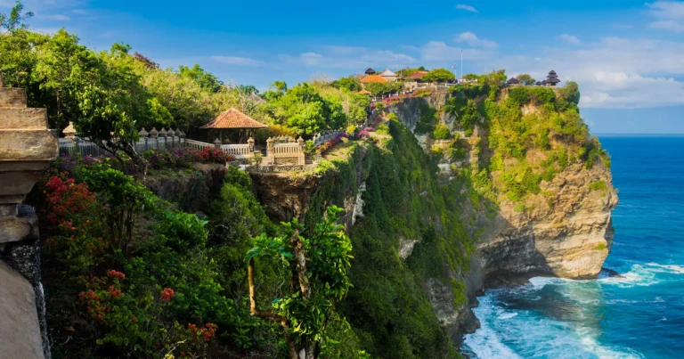 Menikmati Keindahan Uluwatu: Surga Tersembunyi di Selatan Bali