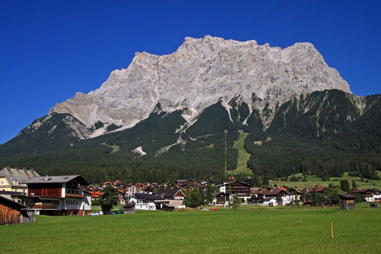 Zugspitze: Menaklukkan Puncak Tertinggi Jerman