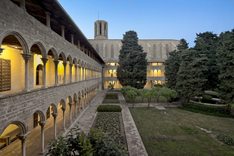 Biara Pedralbes: Keindahan Sejarah dan Kedamaian di Barcelona