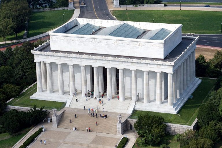 Lincoln Memorial: Monumen Kehormatan untuk Sang Pembebas