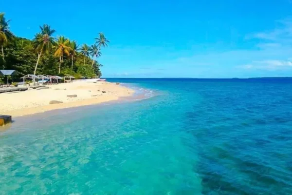 Keindahan Pantai Bosnik: Surga Tersembunyi di Ujung Timur Indonesia