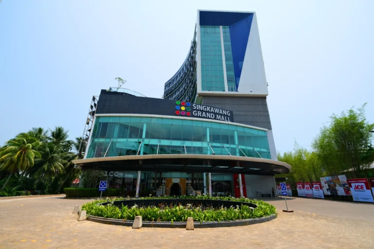 “Menjelajahi Kemewahan Pusat Belanja Singkawang Grand Mall”