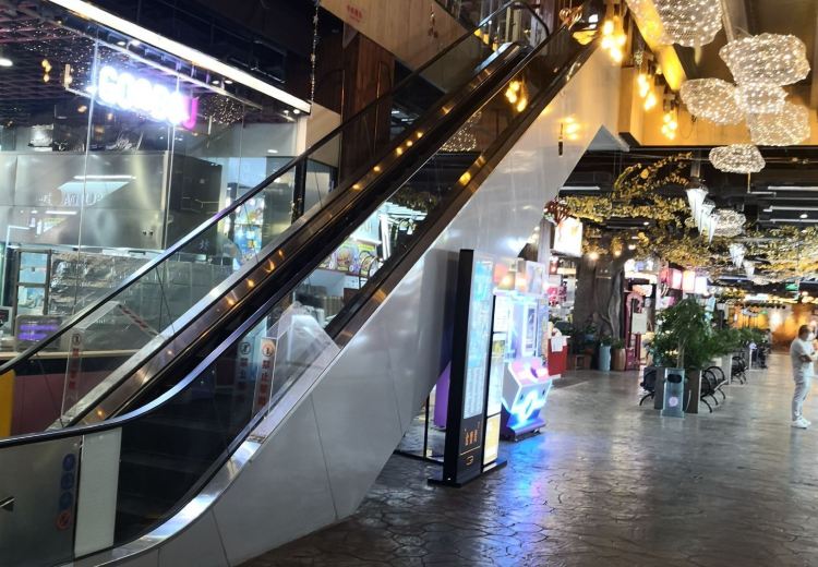 Pusat Belanja Dongfang Xin Tiandi: Tempat Belanja dan Hiburan Terbaru